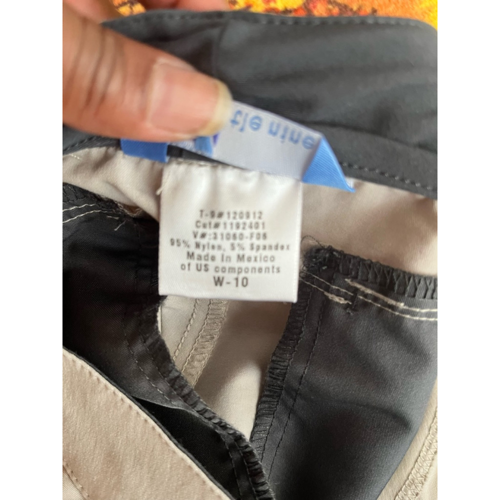 EUC Title Nine Shorts Women’s Size 10 Beige Casual - Picture 7 of 7